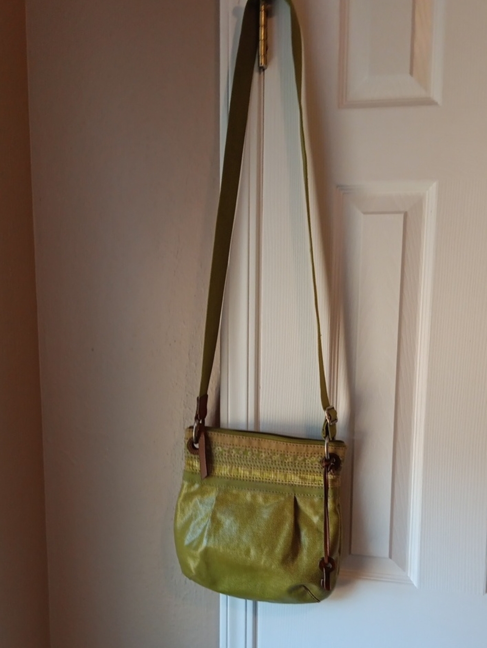 Fossil Soft Lime Green Crossbody Shoulder Bag - Women's Casual Leatherette